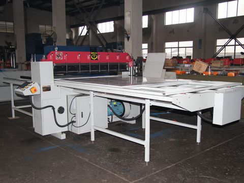 步进送料切布机